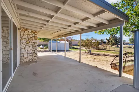 Exterior - 7504 Balsa Ave, Yucca Valley, CA 92284 photo 5 of 8