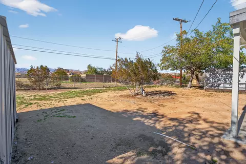 Exterior - 7504 Balsa Ave, Yucca Valley, CA 92284 photo 6 of 8