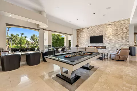 334 Crest Lake Dr, Palm Desert, CA 92211