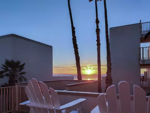 711 Pacific Coast Hwy, Huntington Beach, CA 92648