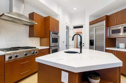 Kitchen - 79965 De Sol A Sol, La Quinta, CA 92253 photo 5 of 6