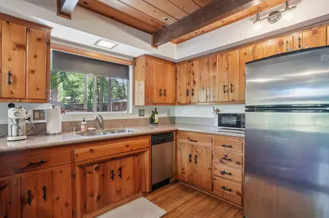 Kitchen - 54143 Linger Ln, Idyllwild, CA 92549 photo 7 of 8