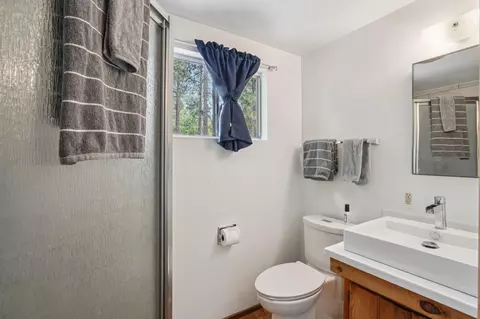 Bath - 54143 Linger Ln, Idyllwild, CA 92549 photo 2 of 3