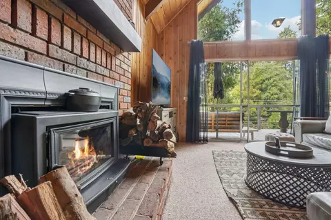 Living - 54143 Linger Ln, Idyllwild, CA 92549 photo 4 of 4