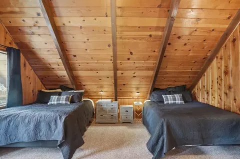 Bedroom - 54143 Linger Ln, Idyllwild, CA 92549 photo 3 of 4