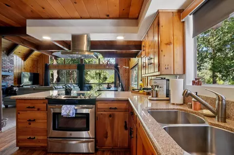 Kitchen - 54143 Linger Ln, Idyllwild, CA 92549 photo 5 of 8