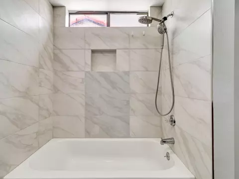 Bath - 82431 Arlene Dr, Indio, CA 92201 photo 5 of 6