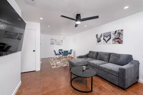 550 N Villa Ct, Palm Springs, CA 92262