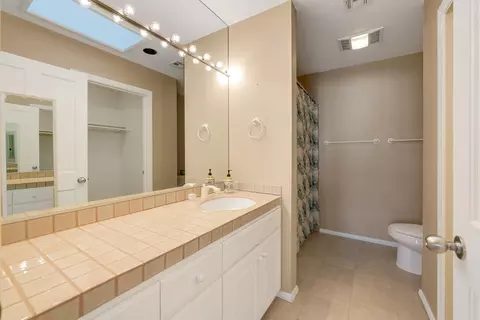 Bath - 79915 Bermuda Dunes Dr, Bermuda Dunes, CA 92203 photo 4 of 5
