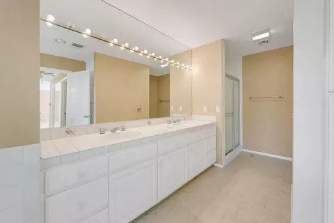 Bath - 79915 Bermuda Dunes Dr, Bermuda Dunes, CA 92203 photo 2 of 5