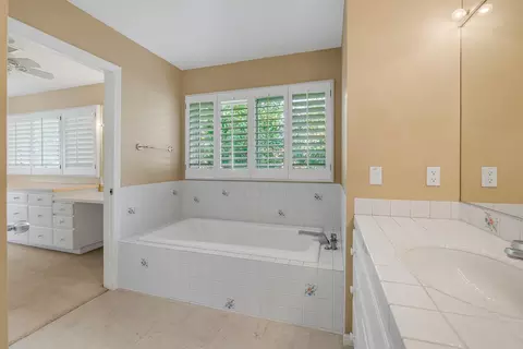 Bath - 79915 Bermuda Dunes Dr, Bermuda Dunes, CA 92203 photo 1 of 5