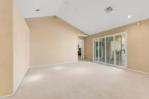 Living - 79915 Bermuda Dunes Dr, Bermuda Dunes, CA 92203 photo 5 of 10