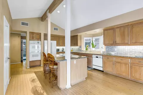 Kitchen - 79915 Bermuda Dunes Dr, Bermuda Dunes, CA 92203 photo 2 of 4