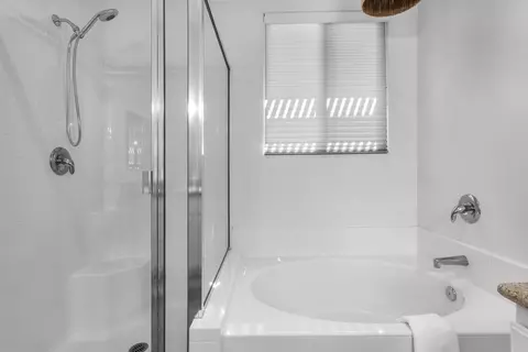 Bath - 82699 Barrymore St, Indio, CA 92201 photo 3 of 7