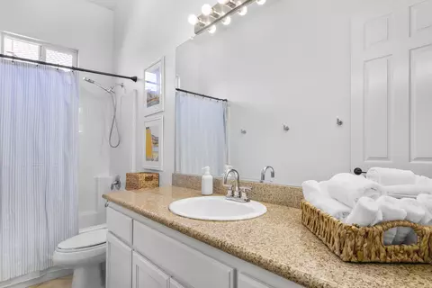Bath - 82699 Barrymore St, Indio, CA 92201 photo 4 of 7