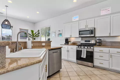 Kitchen - 82699 Barrymore St, Indio, CA 92201 photo 3 of 7