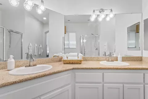 Bath - 82699 Barrymore St, Indio, CA 92201 photo 2 of 7