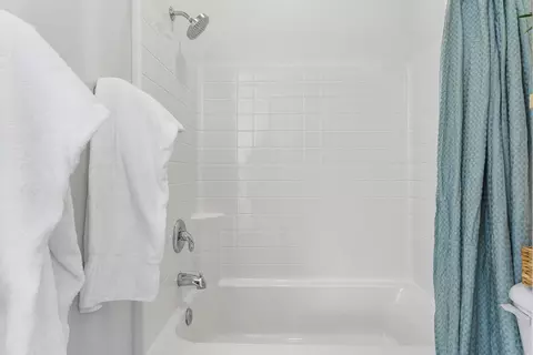 Bath - 82699 Barrymore St, Indio, CA 92201 photo 6 of 7