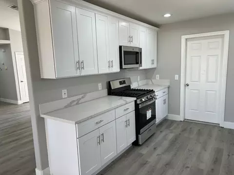 Kitchen - 6623 Hanford Ave, Yucca Valley, CA 92284 photo 1 of 5