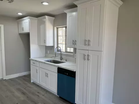 Kitchen - 6623 Hanford Ave, Yucca Valley, CA 92284 photo 3 of 5