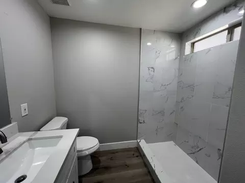 Bath - 6623 Hanford Ave, Yucca Valley, CA 92284 photo 2 of 6