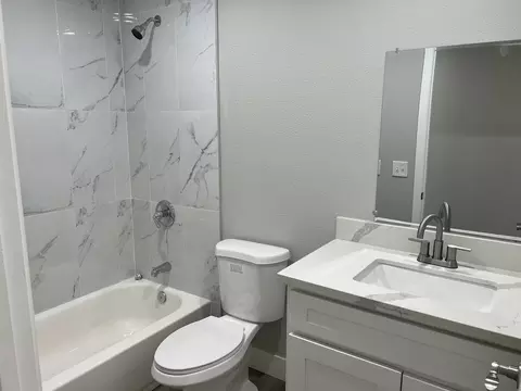 Bath - 6623 Hanford Ave, Yucca Valley, CA 92284 photo 3 of 6