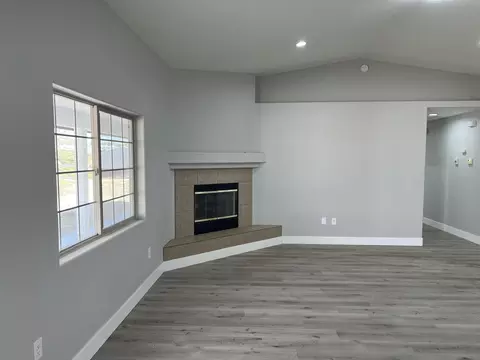 Living - 6623 Hanford Ave, Yucca Valley, CA 92284 photo 4 of 5