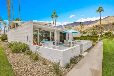 566 E Flor Cir, Palm Springs, CA 92264
