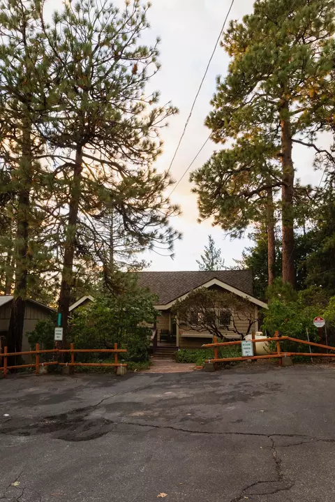 24825 Marion Ridge Rd, Idyllwild, CA 92549