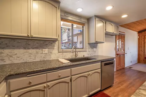 Kitchen - 1411 Klamath Rd, Big Bear City, CA 92314 photo 2 of 5