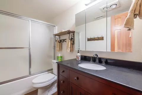 Bath - 1411 Klamath Rd, Big Bear City, CA 92314 photo 3 of 4