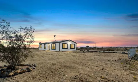 Exterior - 2610 Dana Ave, Thermal, CA 92274 photo 2 of 10