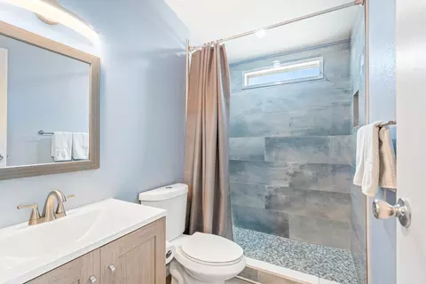 Bath - 2610 Dana Ave, Thermal, CA 92274 photo 1 of 2