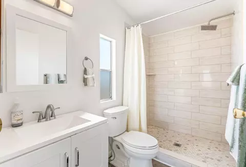 Bath - 2610 Dana Ave, Thermal, CA 92274 photo 2 of 2
