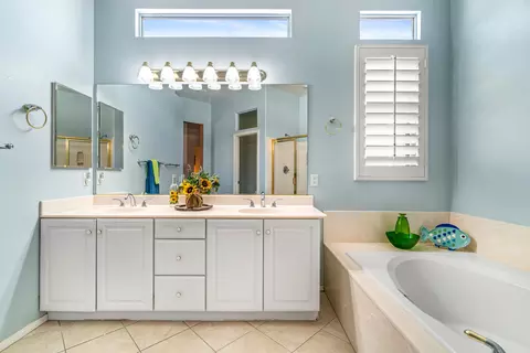 Bath - 44329 Royal Lytham Dr, Indio, CA 92201 photo 3 of 4