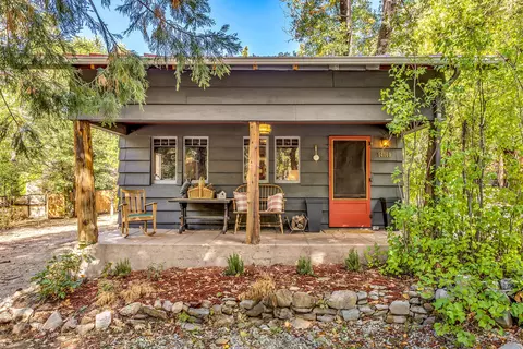 54160 Strawberry Valley Dr, Idyllwild, CA 92549
