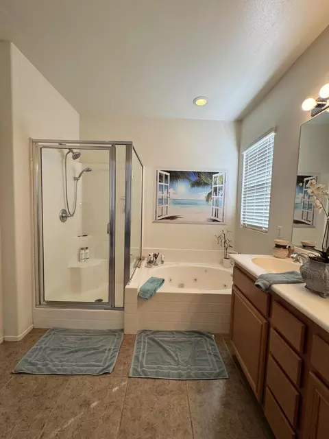 Bath - 82774 Matthau Dr, Indio, CA 92201 photo 3 of 5