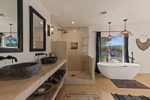 Bath - 3766 Burns Rd, Joshua Tree, CA 92252 photo 3 of 6
