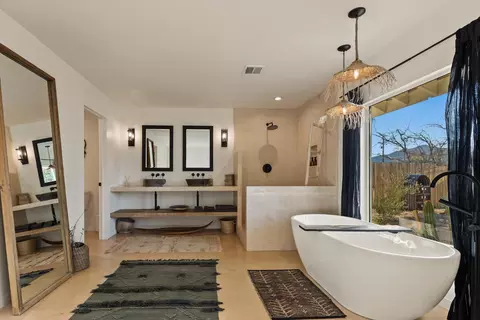 Bath - 3766 Burns Rd, Joshua Tree, CA 92252 photo 1 of 6