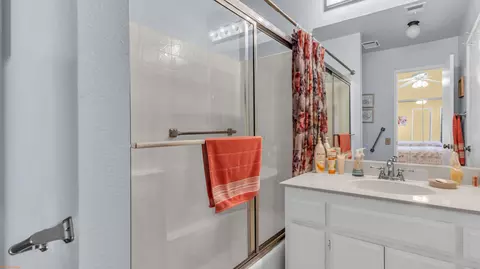 Bath - 49189 Russell Ln, Indio, CA 92201 photo 3 of 4