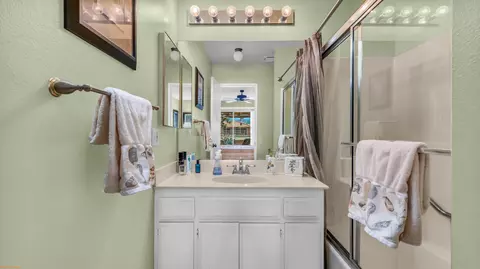 Bath - 49189 Russell Ln, Indio, CA 92201 photo 2 of 4