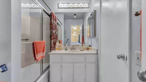 Bath - 49189 Russell Ln, Indio, CA 92201 photo 4 of 4