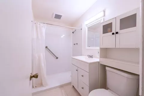 Bath - 2338 Sand Ere Ave, Thermal, CA 92274 photo 1 of 2