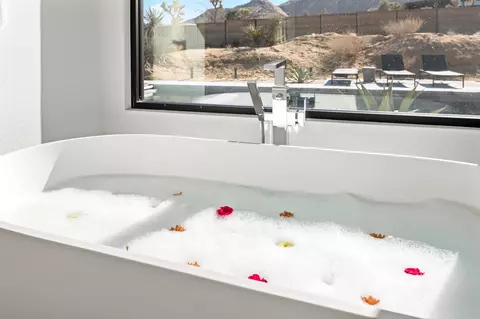 Bath - 60633 Pueblo Trl, Joshua Tree, CA 92252 photo 2 of 6
