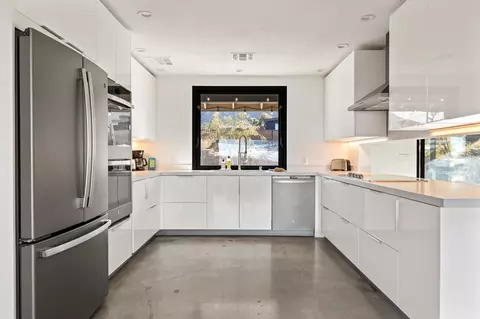 Kitchen - 60633 Pueblo Trl, Joshua Tree, CA 92252 photo 2 of 6