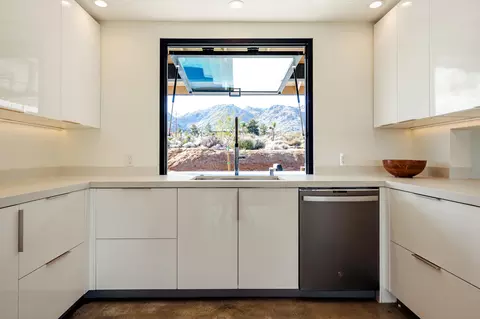 Kitchen - 60633 Pueblo Trl, Joshua Tree, CA 92252 photo 4 of 6