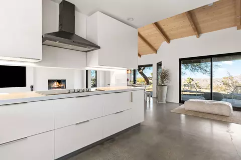 Kitchen - 60633 Pueblo Trl, Joshua Tree, CA 92252 photo 5 of 6
