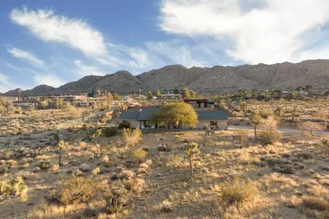 Exterior - 60633 Pueblo Trl, Joshua Tree, CA 92252 photo 9 of 17