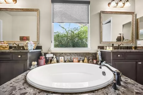 Bath - 81569 Corte Monteleon, Indio, CA 92203 photo 3 of 6