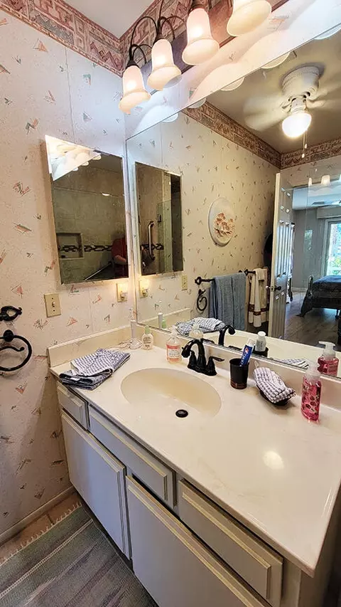 Bath - 82088 Cochran Dr, Indio, CA 92201 photo 3 of 4